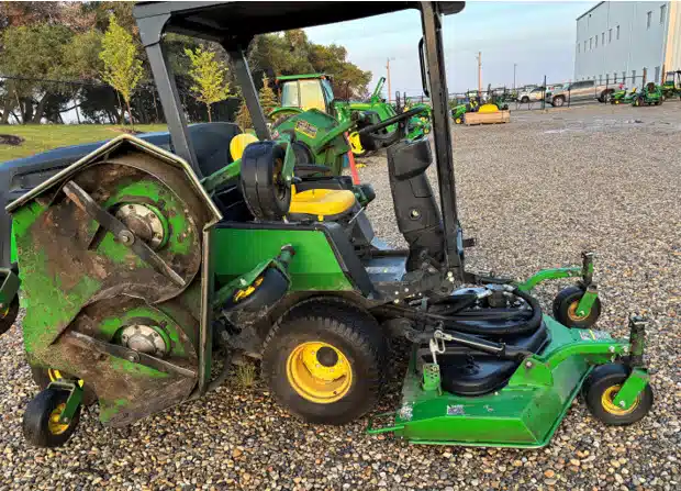 Gallery image 1 for 2016 John Deere 1600 Mower - Front Deck
