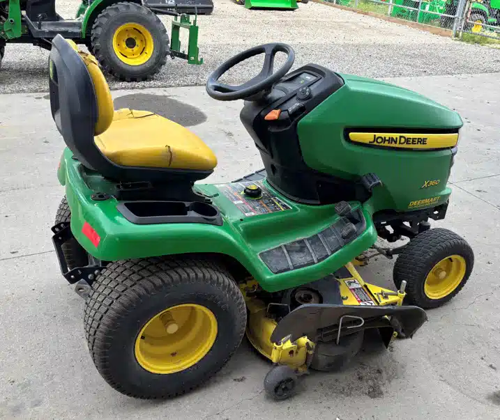 Gallery image 2 for 2013 John Deere X360 Lawn Tractor