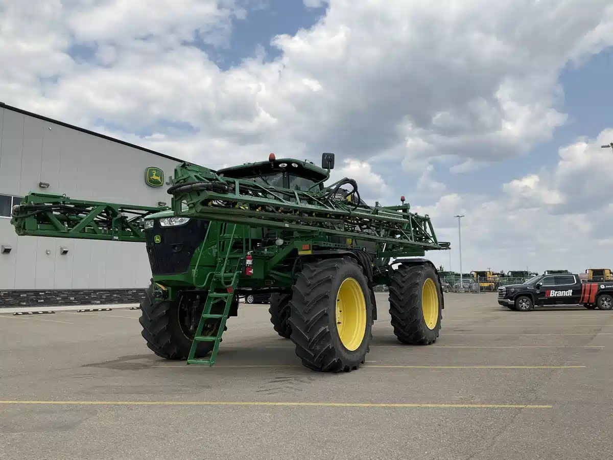Gallery image 1 for 2015 John Deere R4045 Sprayer - Self Propelled