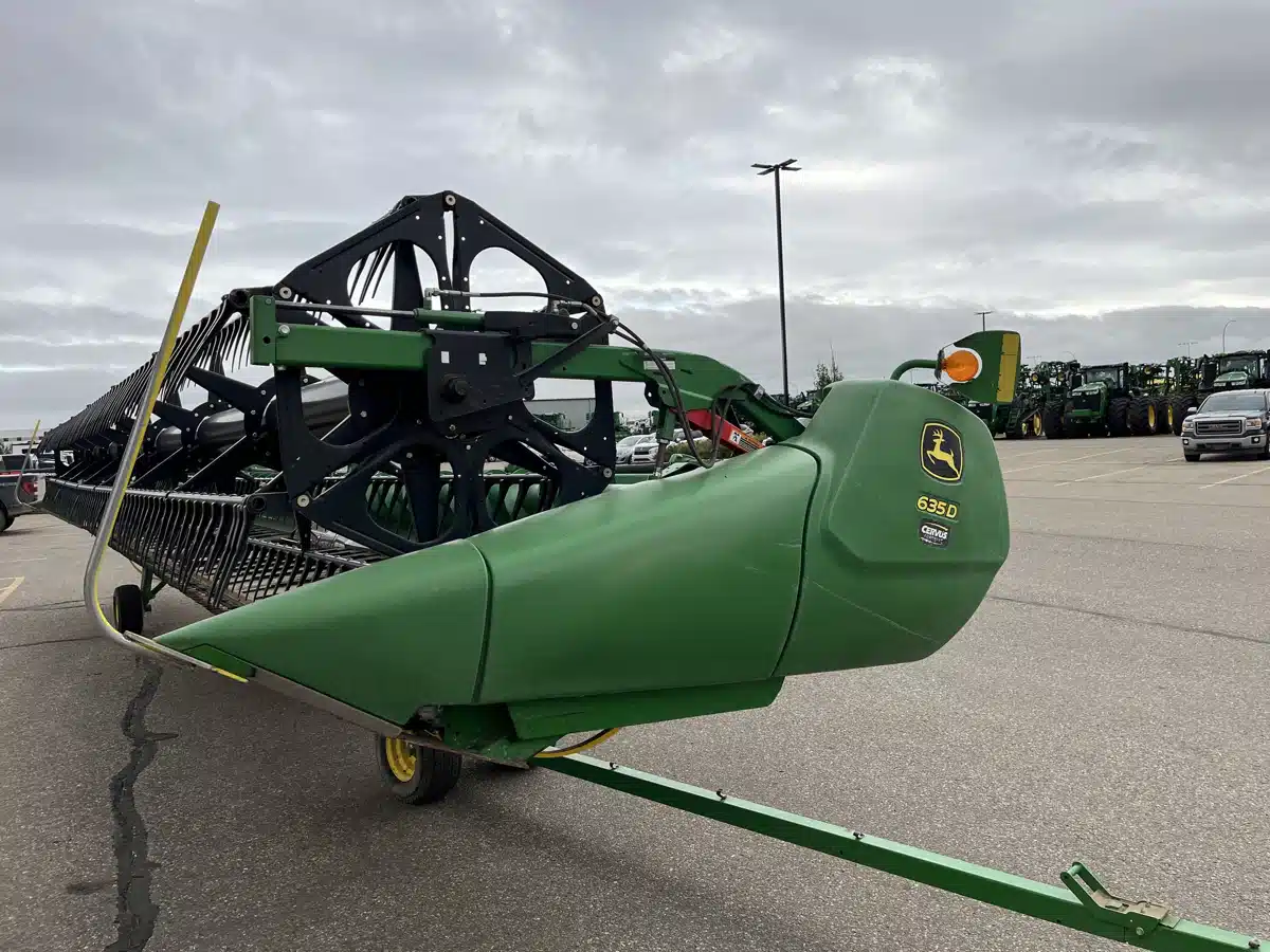 Photo de la Galerie 2 pour 2015 John Deere 635D Nez - Toile/Tapis
