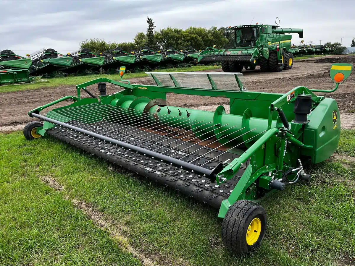 Gallery image 1 for 2020 John Deere 615P Header - Pickup