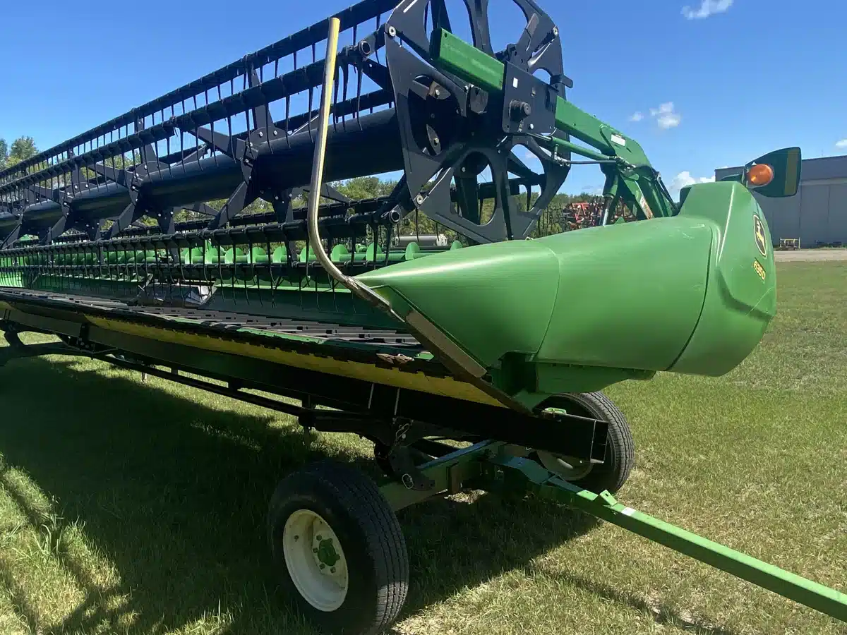 Photo de la Galerie 2 pour 2011 John Deere 635D Nez - Toile/Tapis