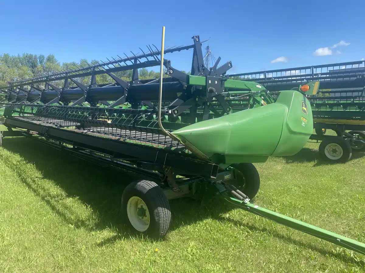 Photo de la Galerie 1 pour 2012 John Deere 635D Nez - Toile/Tapis