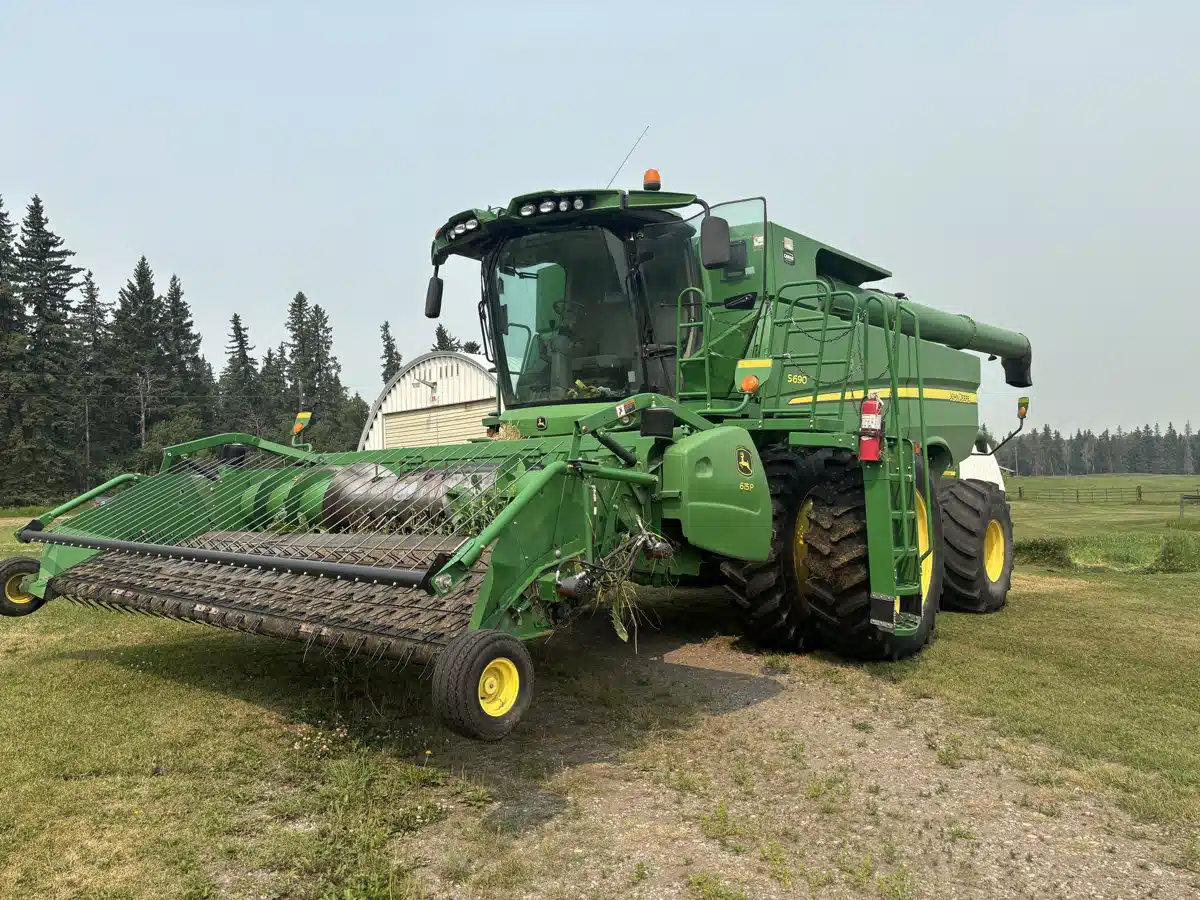Gallery image 1 for 2012 John Deere S690 Combine