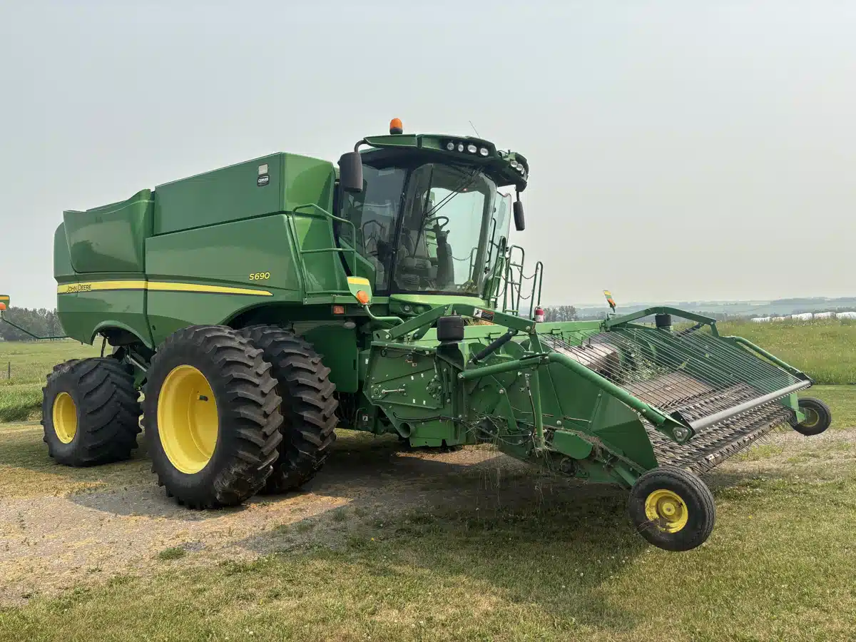Gallery image 2 for 2012 John Deere S690 Combine