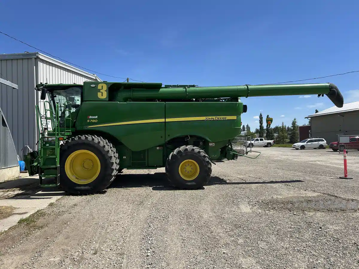 Gallery image 1 for 2023 John Deere S780 Combine