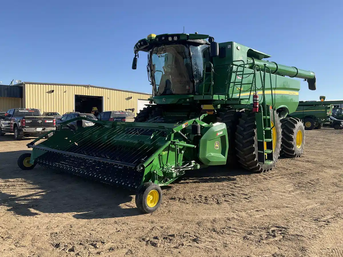 Gallery image 1 for 2022 John Deere S780 Combine