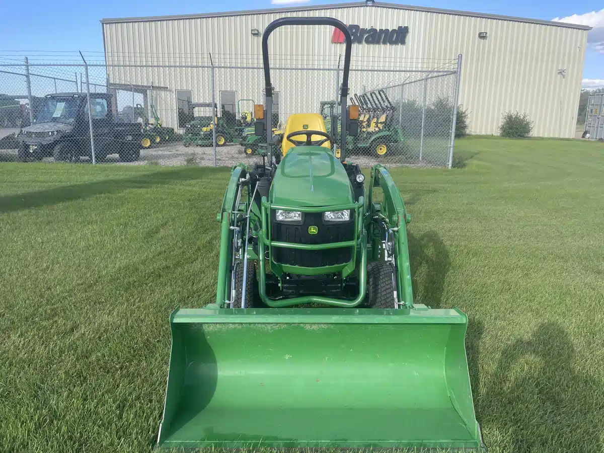 Gallery image 2 for 2021 John Deere 1025R Tractor