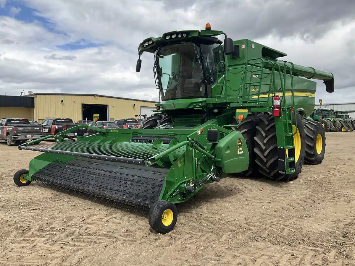Gallery image 1 for 2015 John Deere S680 Combine