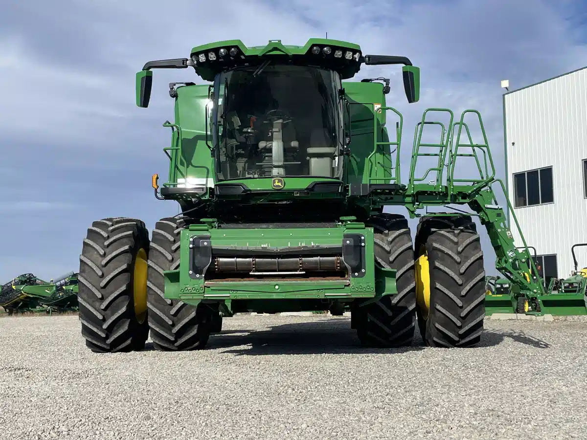 Gallery image 2 for 2022 John Deere X9 1000 Combine