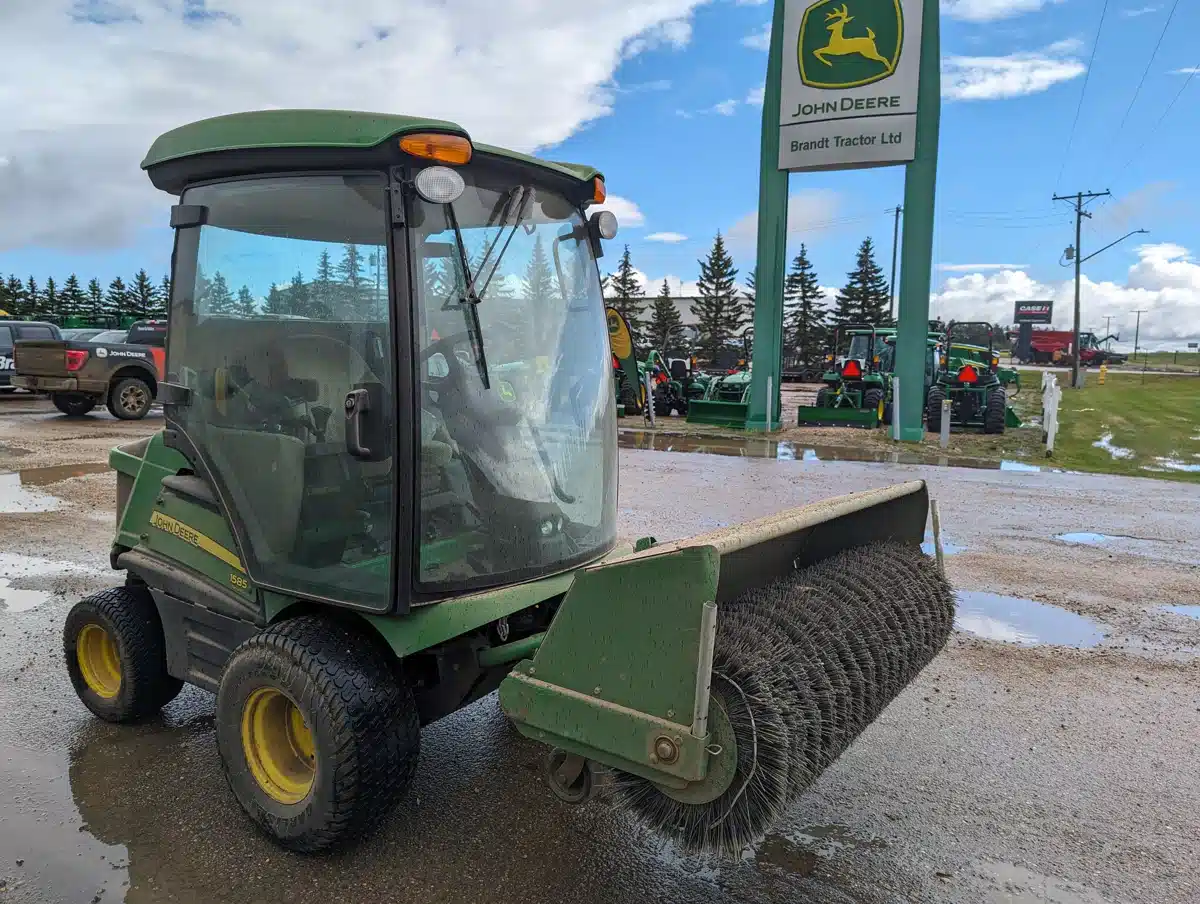Photo de la Galerie 2 pour 2021 John Deere 1585 Tondeuse frontale