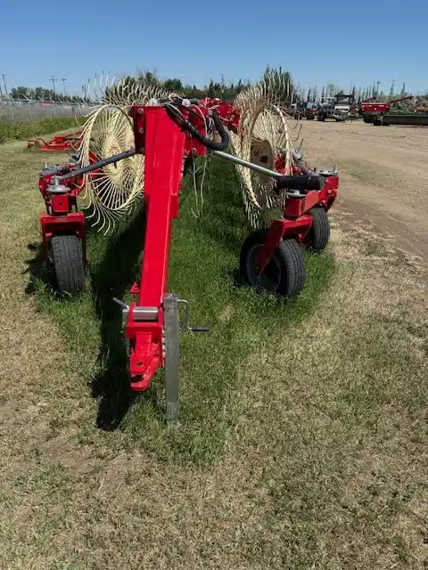 Gallery image 1 for Used 2022 Buhler Farm King RS18 Rake