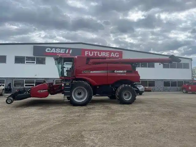 Gallery image 2 for Used 2013 Case IH 9230 Combine