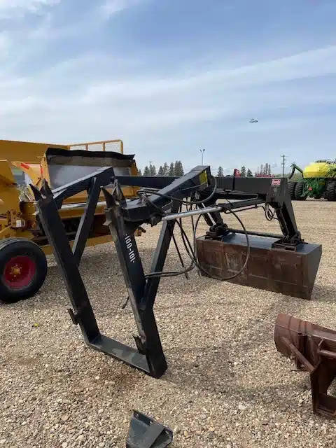 Gallery image 2 for Used Ezee-On 100 Tractor Loader