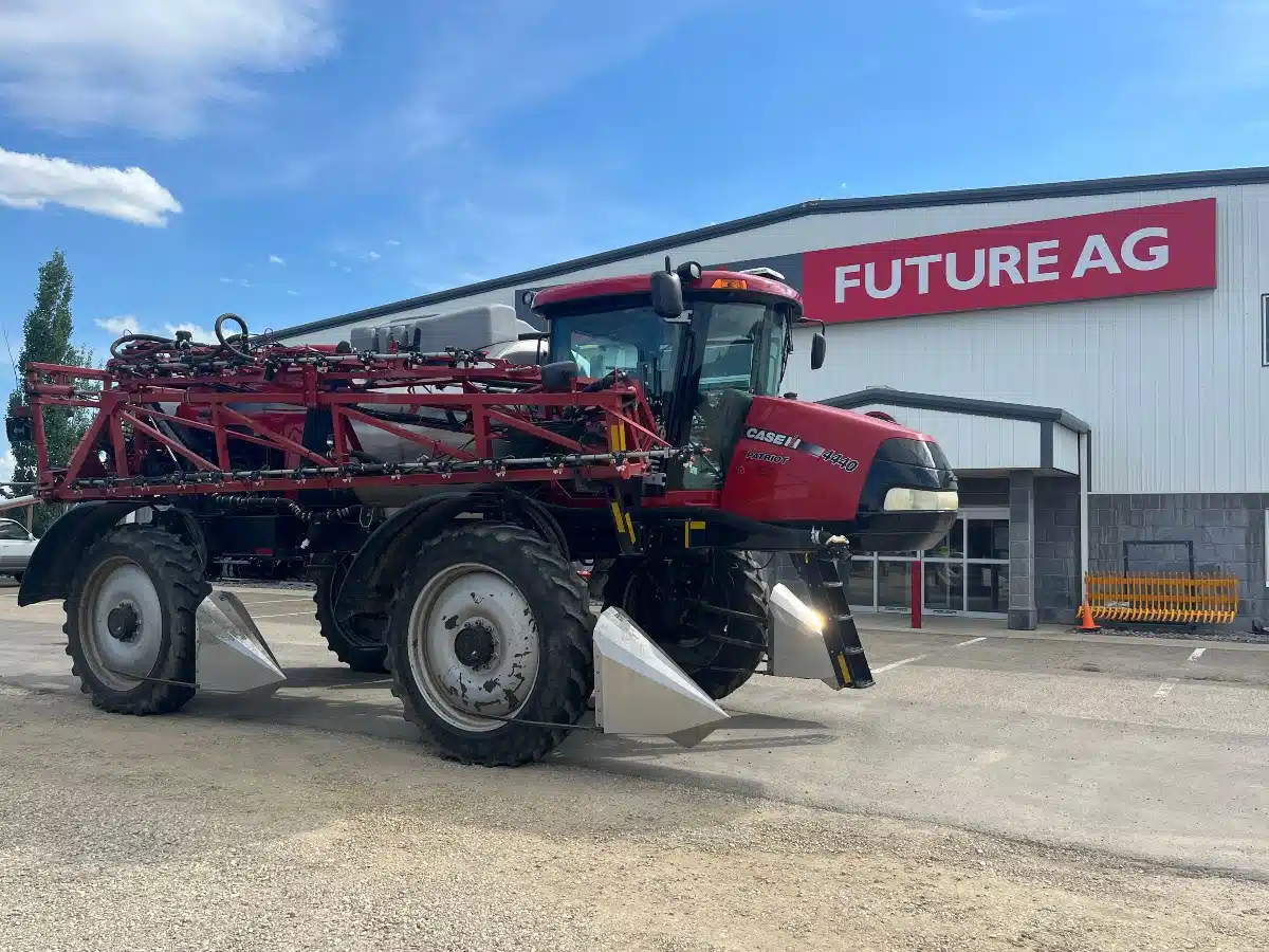 Gallery image 2 for 2015 Case IH PATRIOT 4440 Sprayer - Self Propelled