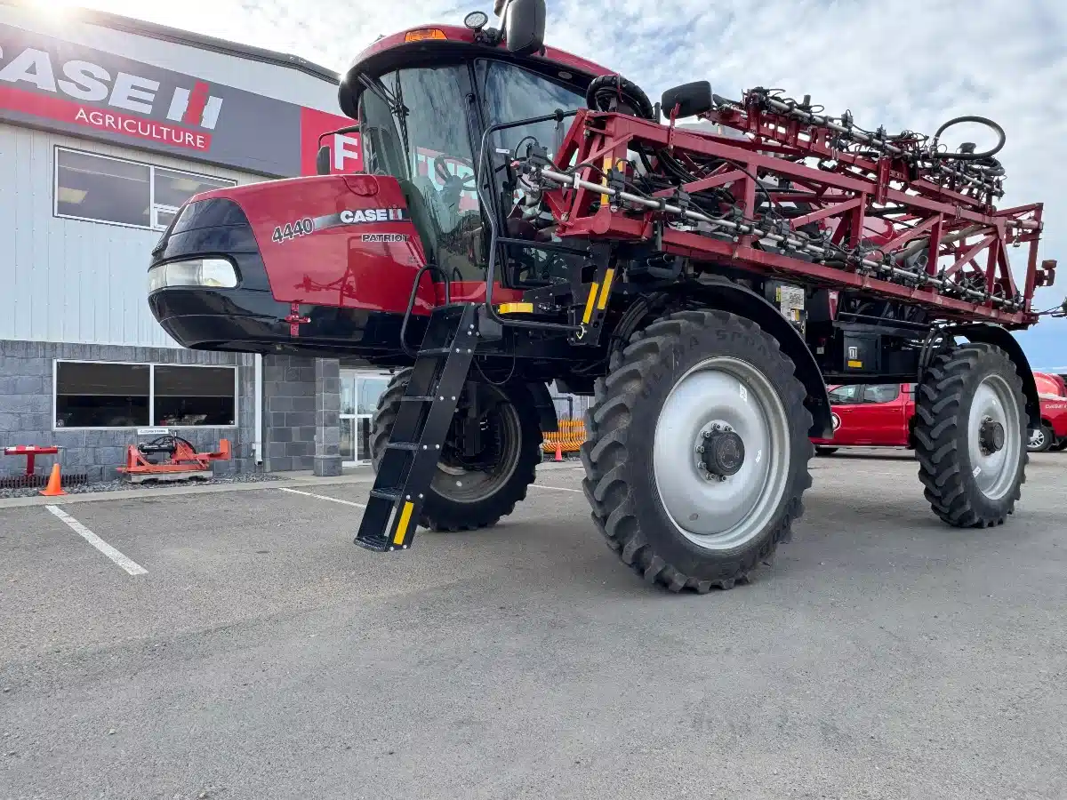 Used 2018 Case IH PATRIOT 4440 Sprayer - Self Propelled