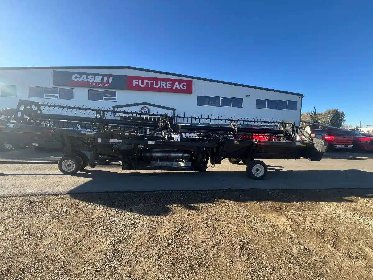 Gallery image 2 for Used 2011 MacDon FD70 Header - Draper