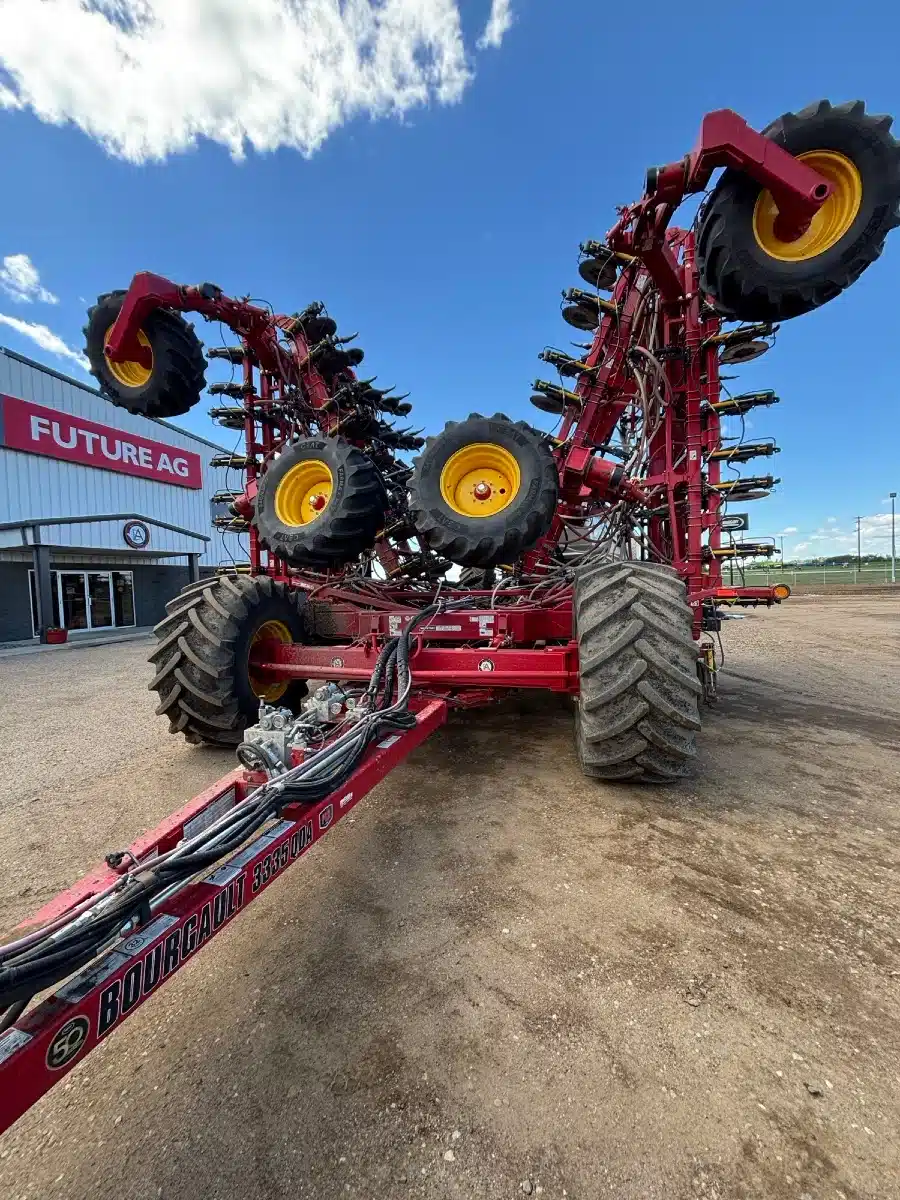 Photo de la Galerie 2 pour 2024 Bourgault 3335-76 Semoir à air