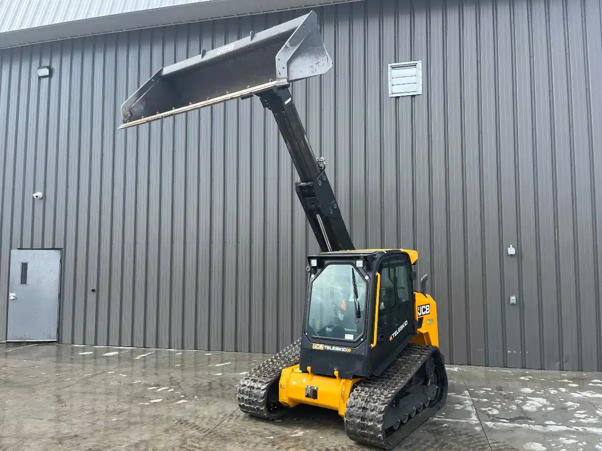 Photo of a 2019 JCB 3TS-8W