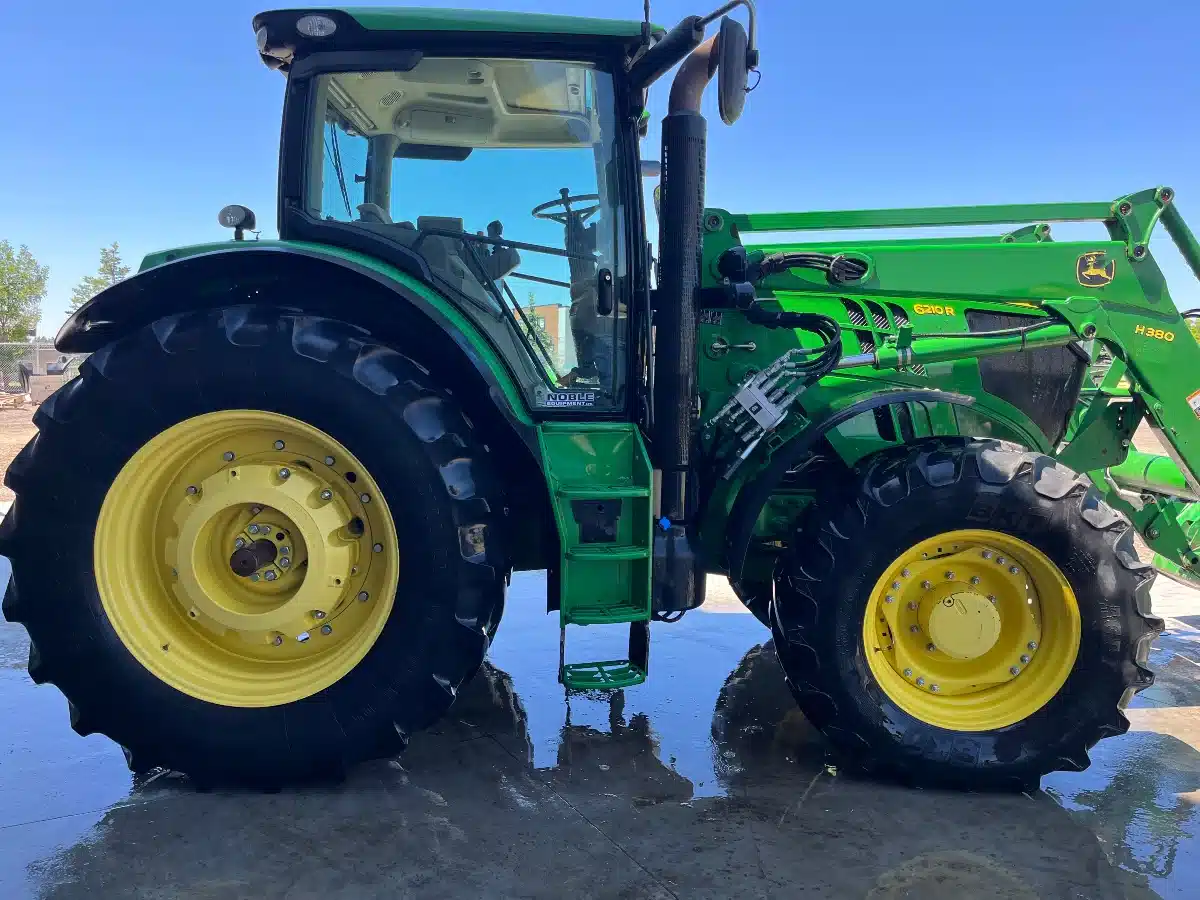 Photo of a 2014 John Deere 6210R