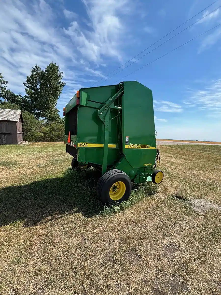 Photo of a 2006 John Deere 567