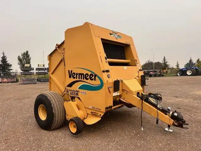 Gallery image 1 for 2011 Vermeer 605M Round Baler