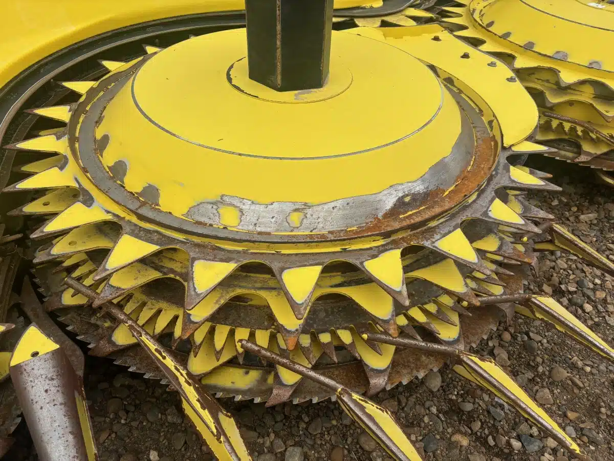 Gallery image 2 for Used 2016 John Deere 770 Header - Rotary