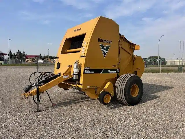 Gallery image 2 for Used 2021 Vermeer 605N Round Baler