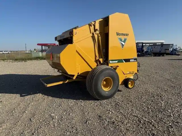 Gallery image 2 for 2021 Vermeer 605N Round Baler