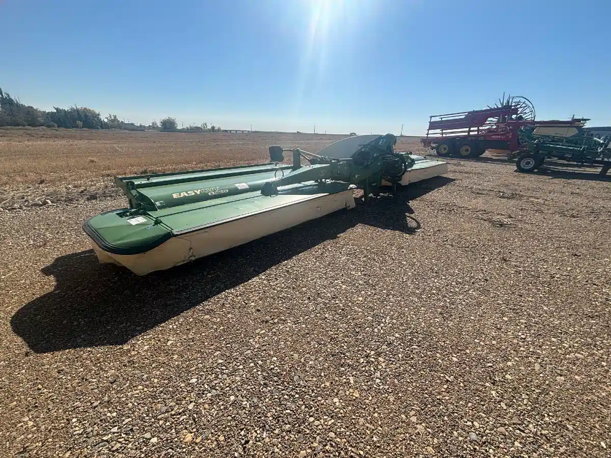 Gallery image 2 for Used 2016 Krone ECB1000CR & ECF360CR Mower Conditioner