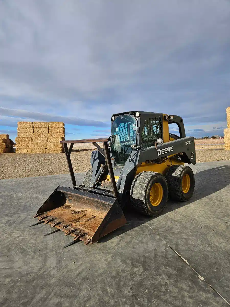 Gallery image 2 for 2011 John Deere 328D Skid Steer