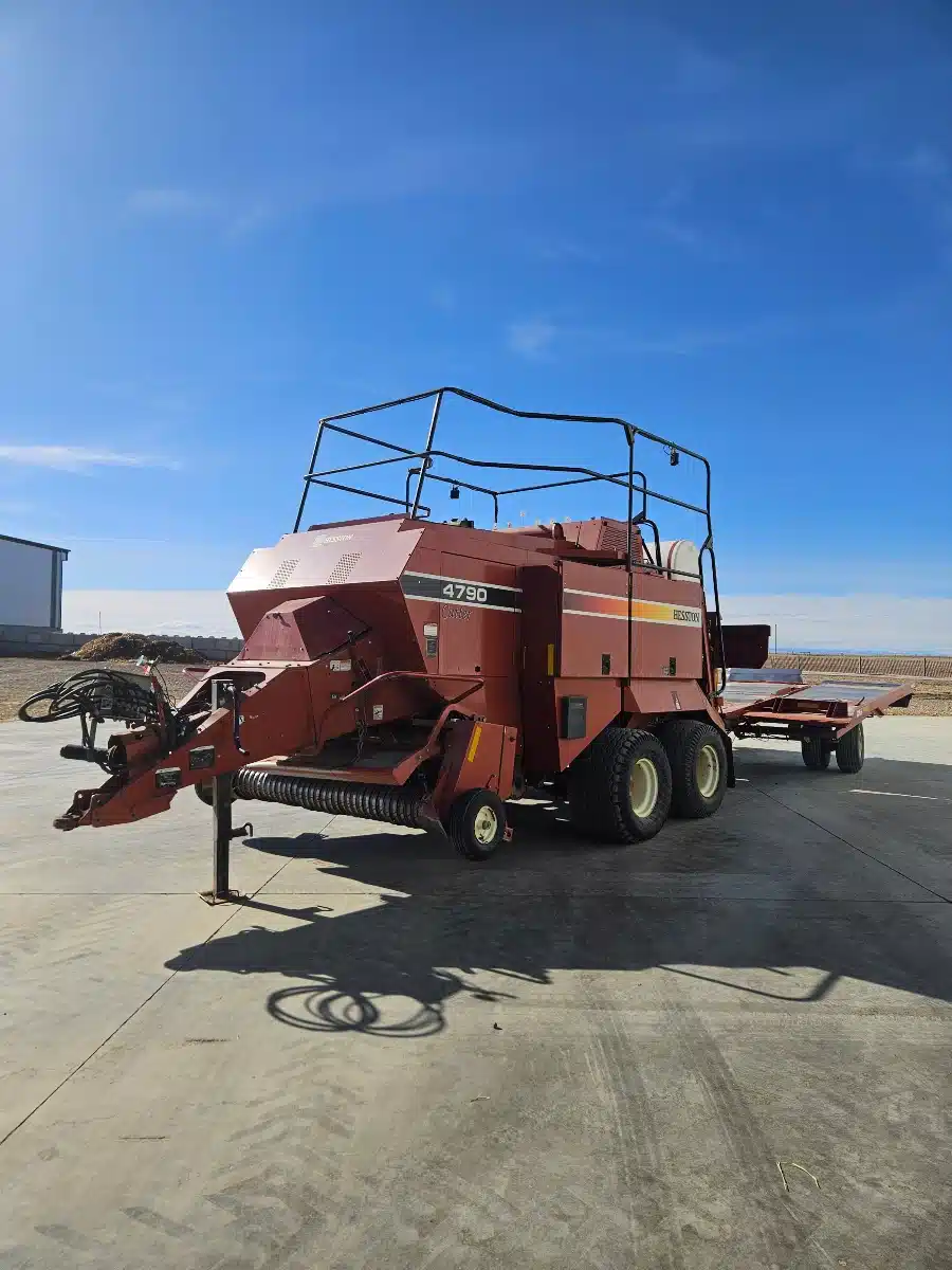 Gallery image 2 for 2006 Hesston 4790 Square Baler - Large
