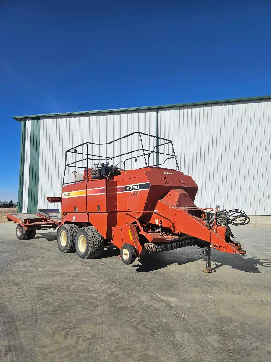 Gallery image 1 for 2006 Hesston 4790 Square Baler - Large