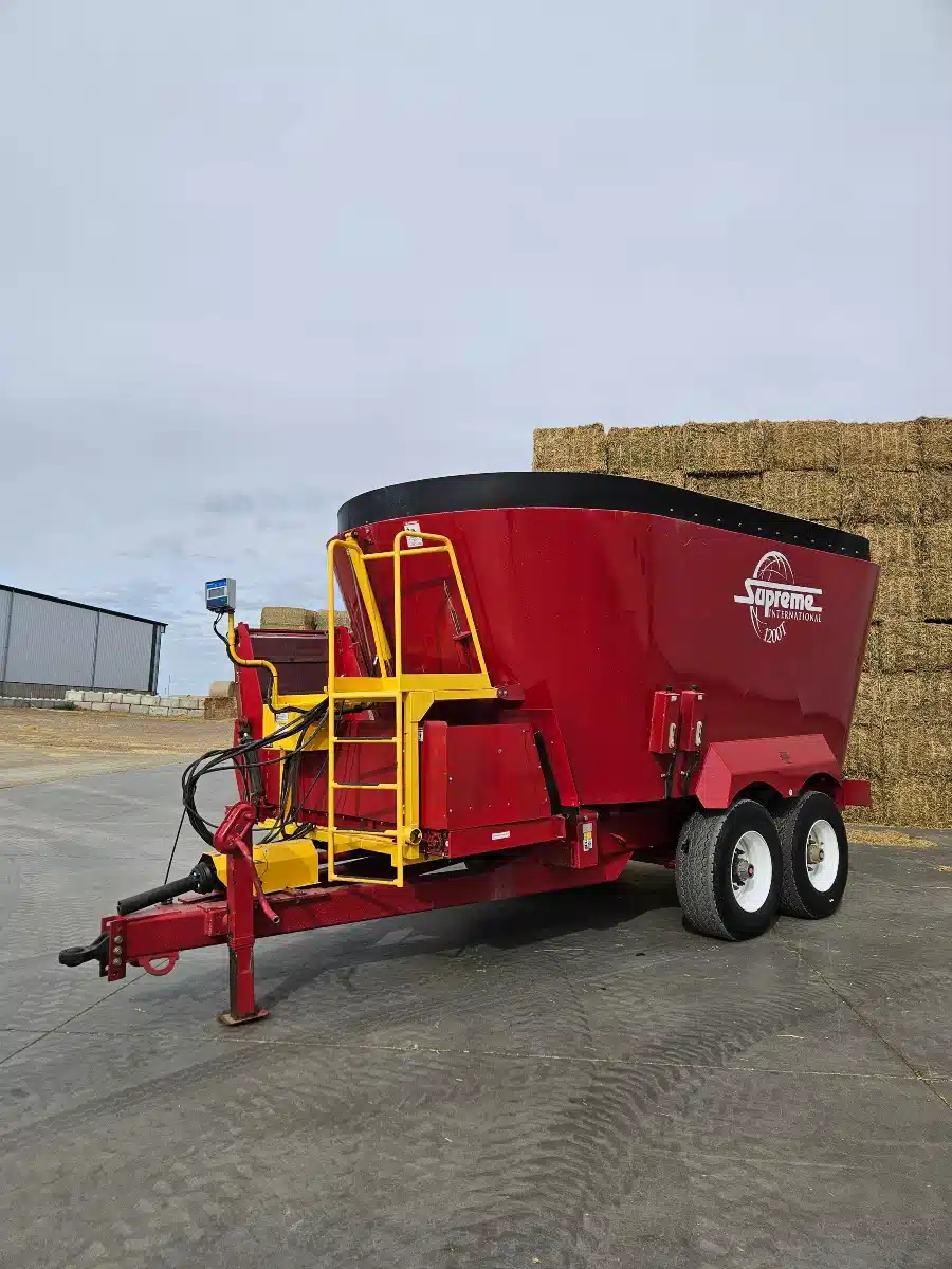 Gallery image 2 for 2024 Supreme 1200T TMR Mixer