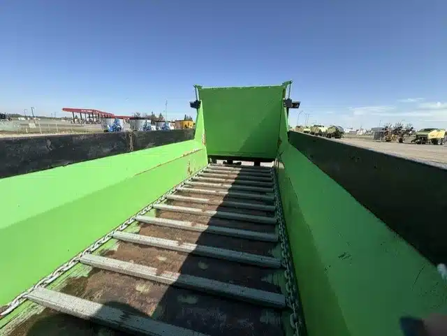 Gallery image 2 for 2019 Dutch Industries 7020PT Manure Spreader