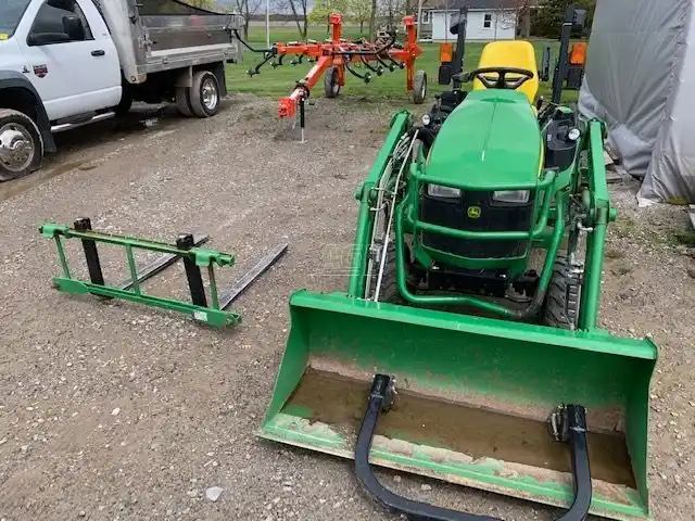 Gallery image 2 for Used 2014 John Deere 1025R Tractor