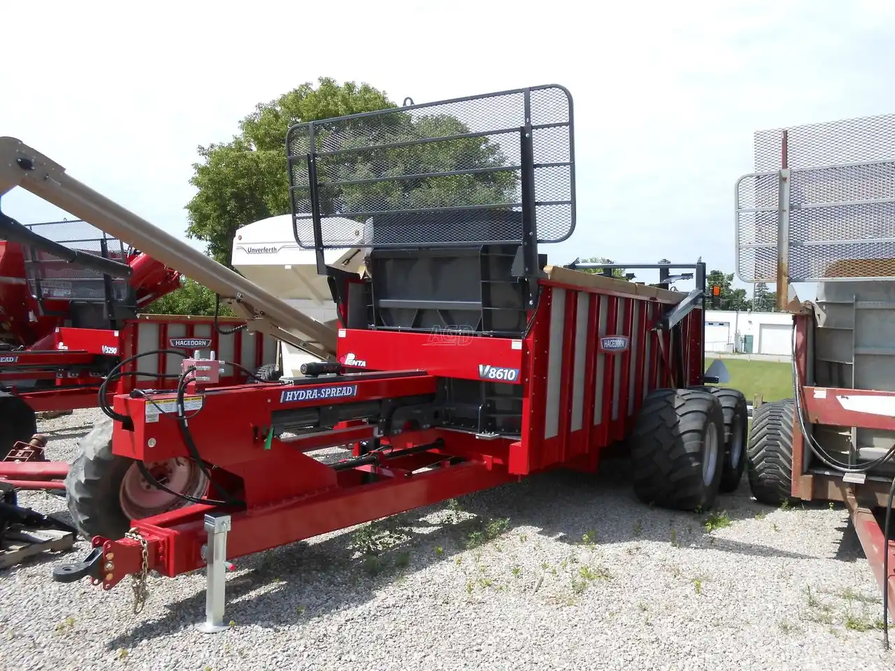 Gallery image 2 for New 2025 Hagedorn HYDRA-SPREAD V8610 Manure Spreader