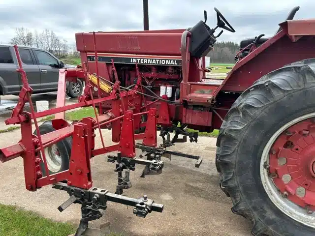 Gallery image 1 for Used 1981 International Harvester 786 Tractor