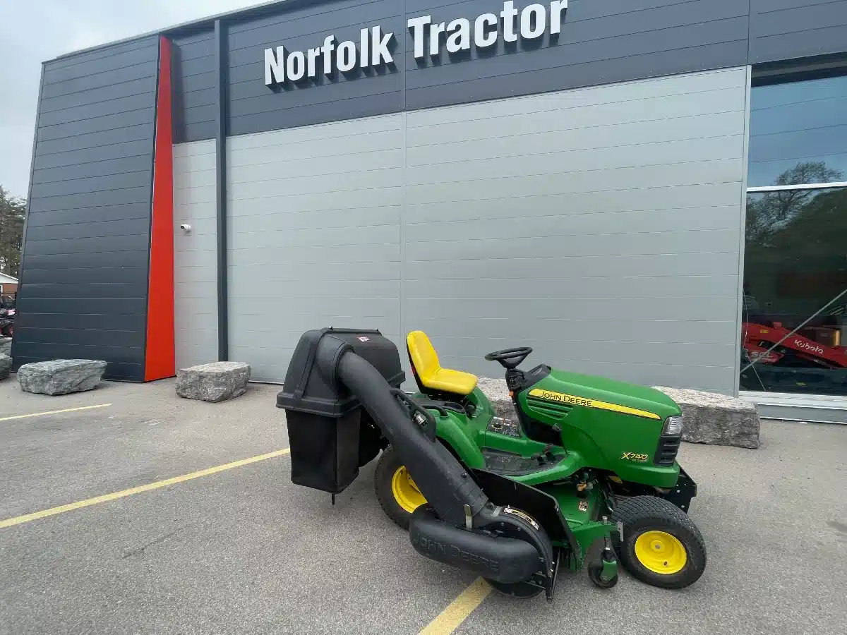 Gallery image 1 for Used 2012 John Deere X740 Lawn Tractor