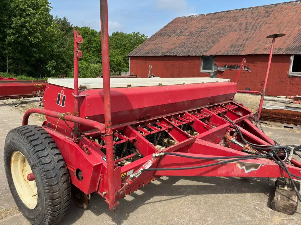 Gallery image 1 for Used Case IH 510 Drill