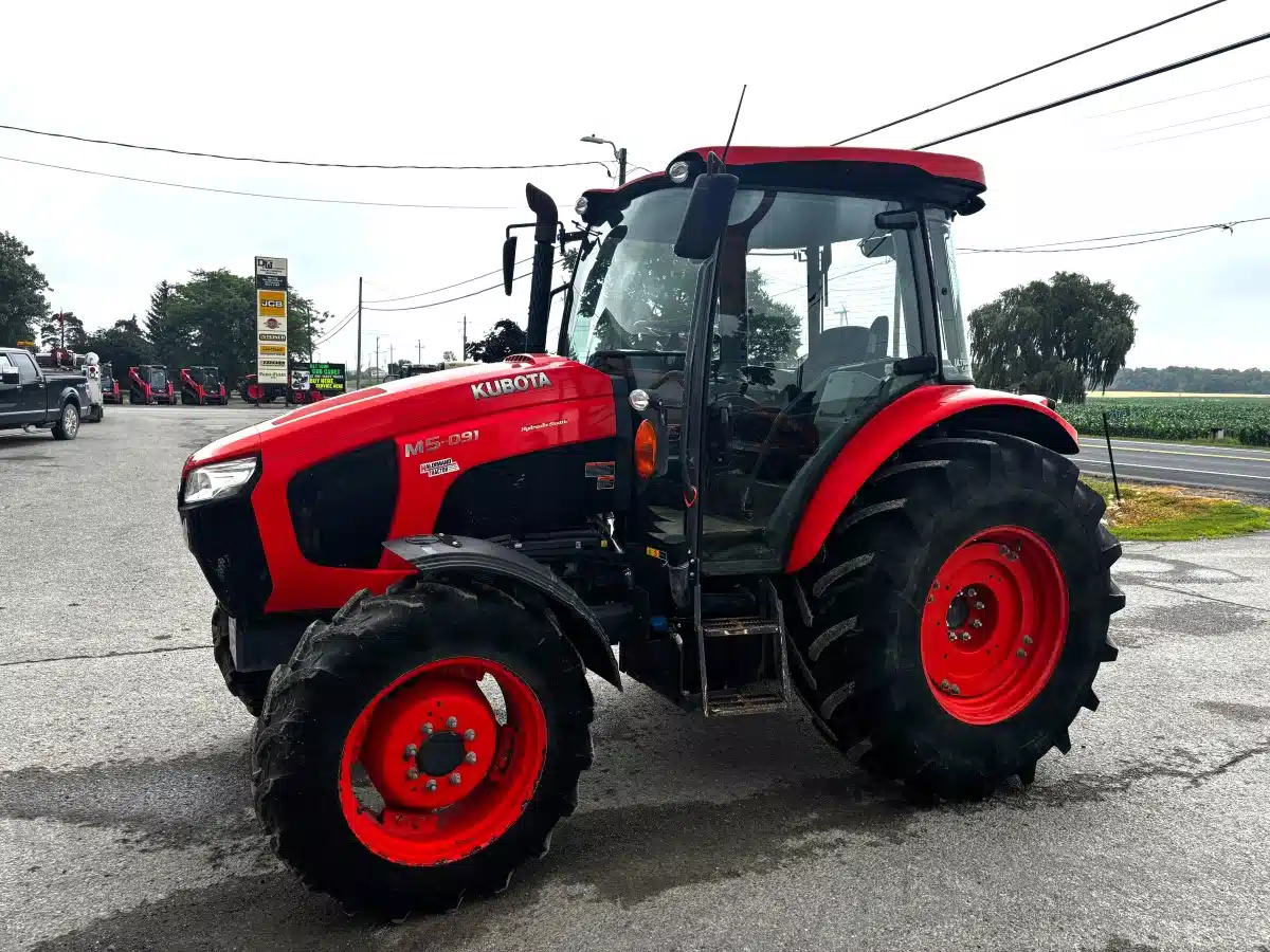 Gallery image 1 for Used 2018 Kubota M5-091 Tractor