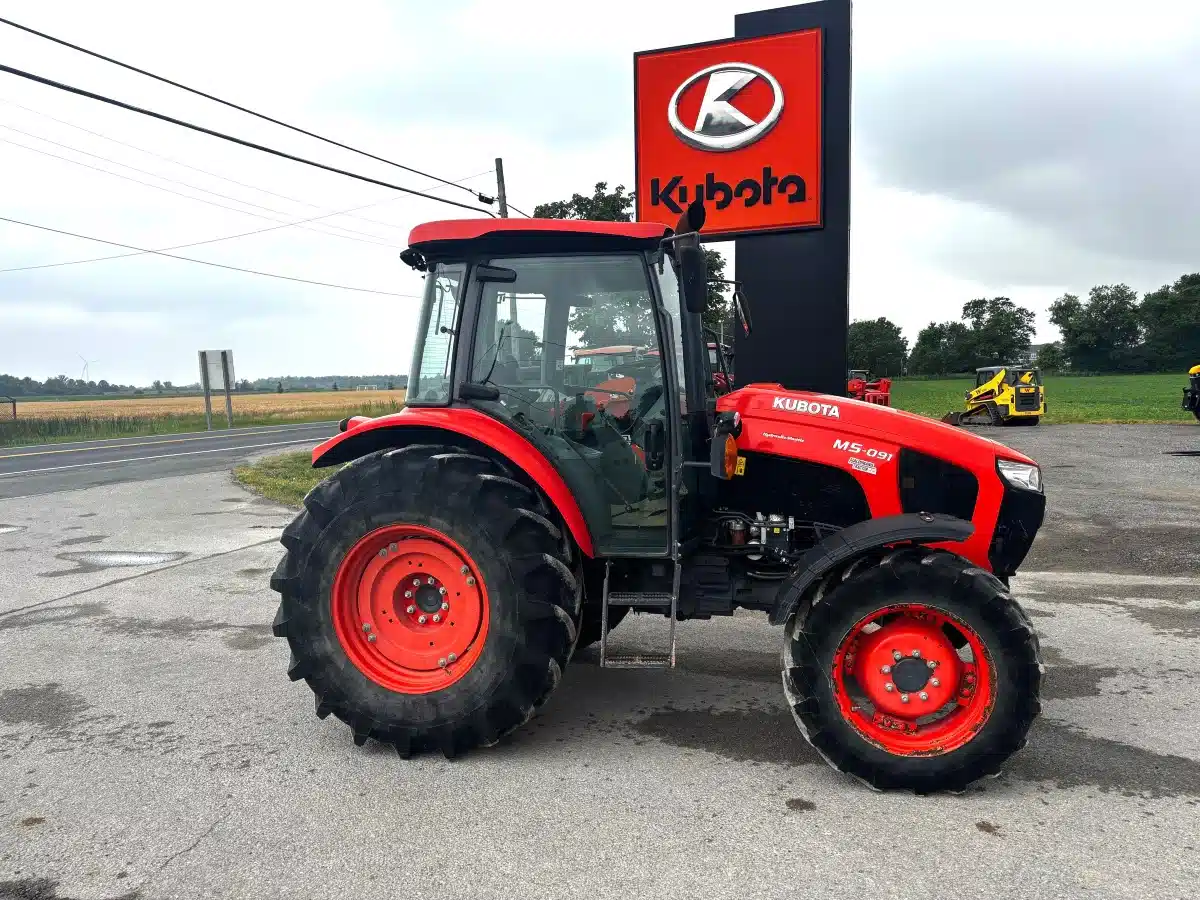 Gallery image 2 for Used 2018 Kubota M5-091 Tractor