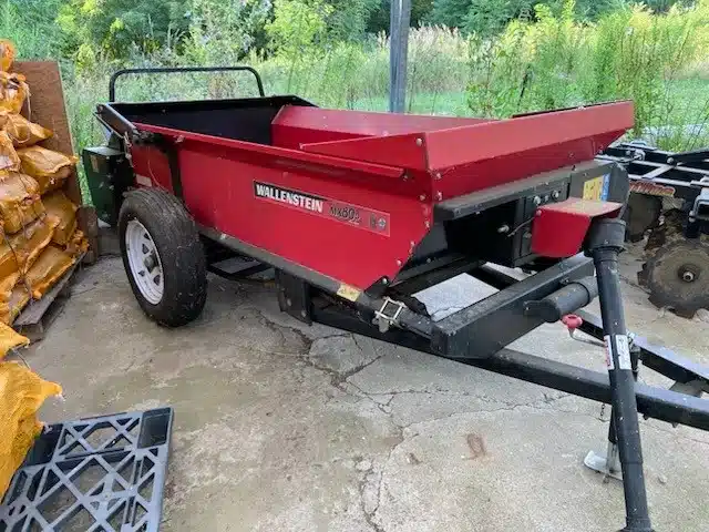 Gallery image 2 for Used Wallenstein MX80P Manure Spreader