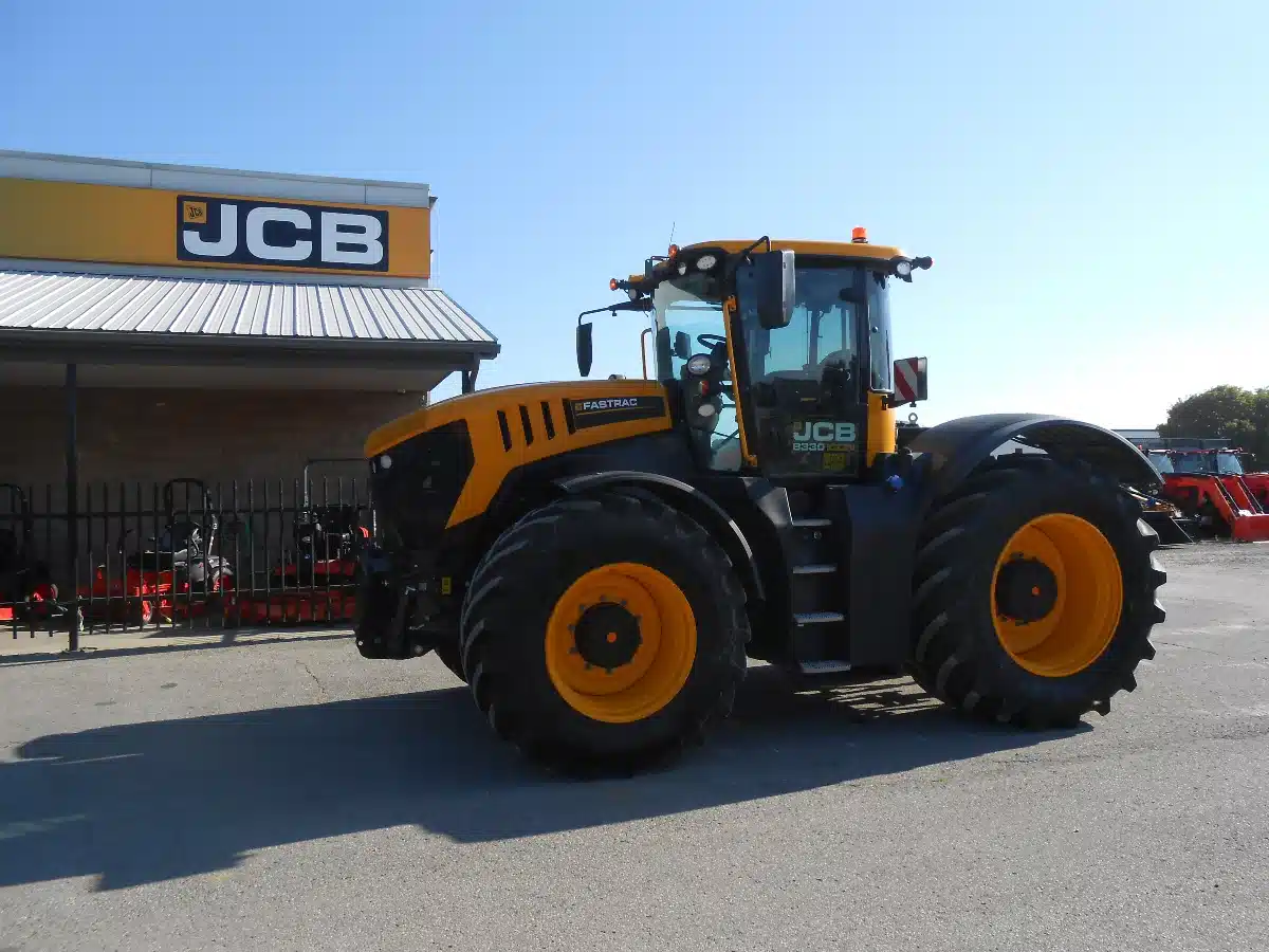 Gallery image 1 for Used 2023 JCB FASTRAC 8330 Tractor