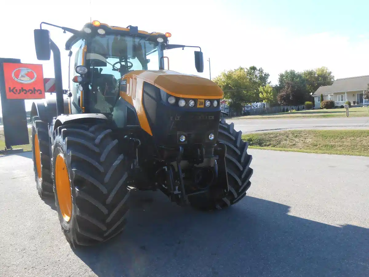 Gallery image 2 for Used 2023 JCB FASTRAC 8330 Tractor
