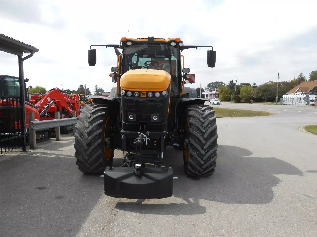 Gallery image 2 for Used 2022 JCB FASTRAC 8330 Tractor