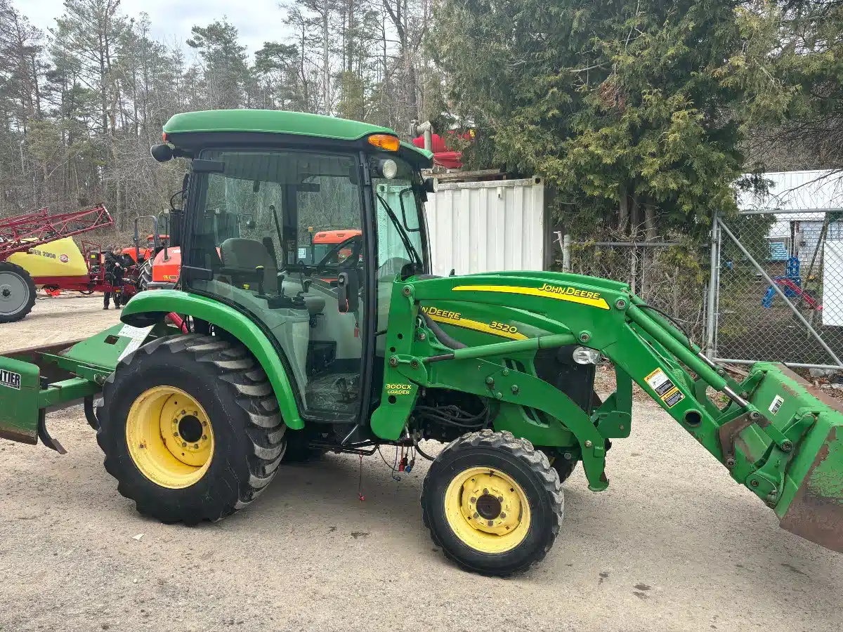 Gallery image 2 for Used 2008 John Deere 3520 Tractor