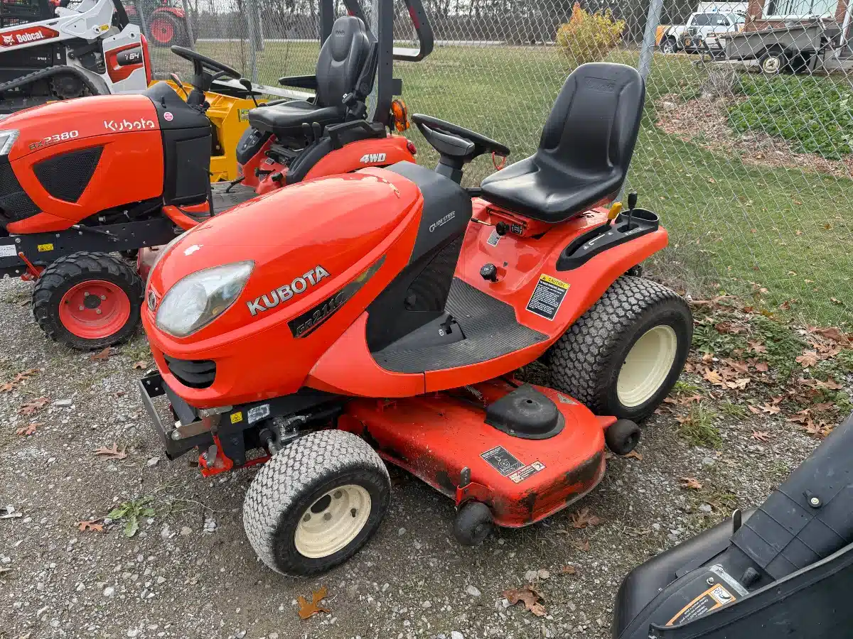 Used 2011 Kubota GR2100 Lawn Tractor