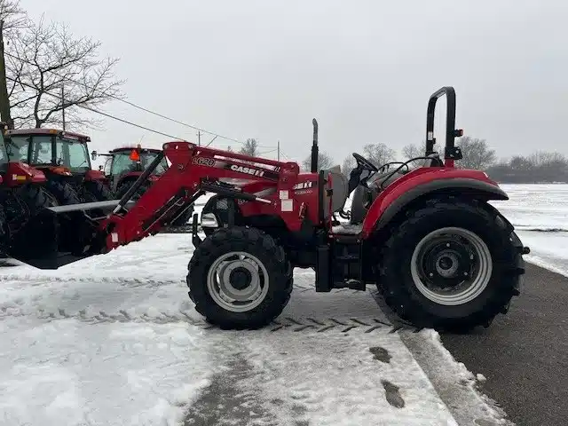Case IH FARMALL 85C Tractor