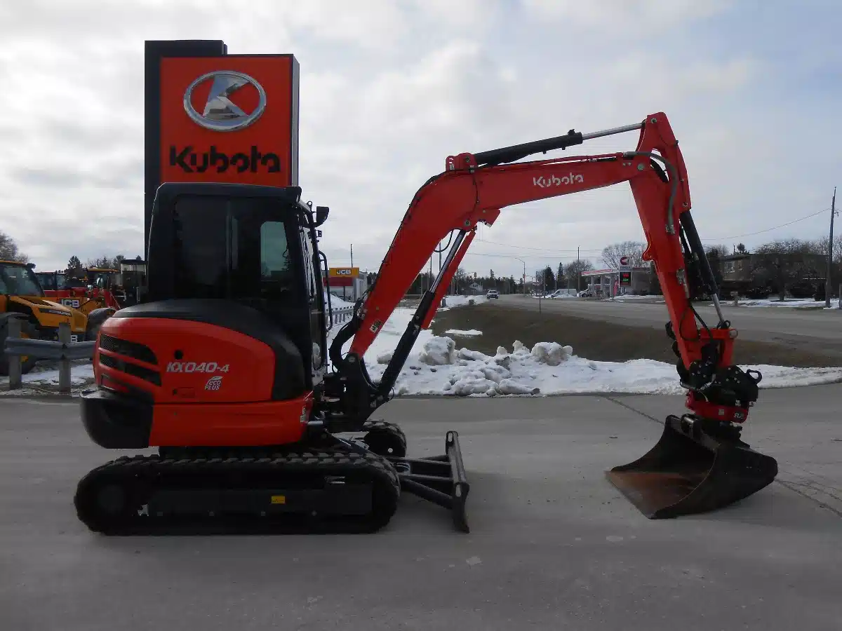 Photo de la Galerie 2 pour 2023 Kubota KX040-4 Excavatrice